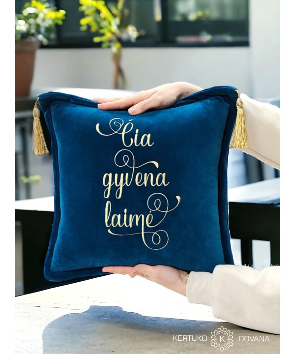 Pagalvėlė "Čia gyvena laimė" (mėlyna)