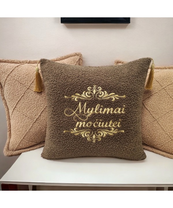 Siuvinėta  pagalvėlė mamai, močiutei (ruda teddy)
