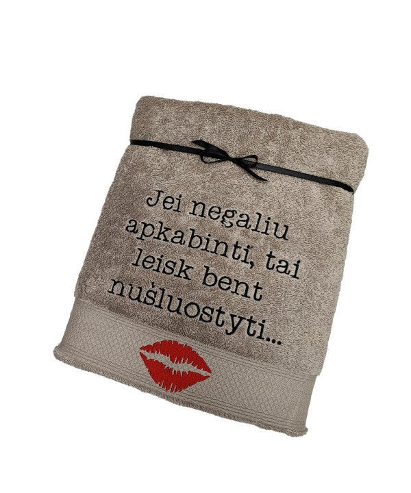 Siuvinėtas rankšluostis (lūpos)